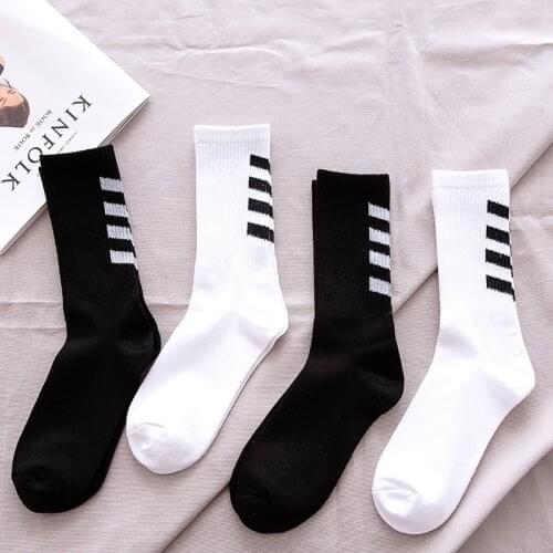 1 Pair Brand New Fashion INS Cotton Black White Stripe Crew Men Socks Sports High Skateboard Blaze Street Happy Long Sox on Sale
