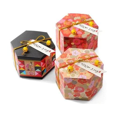 50pcs Plum Blossom Flower Gift Boxes Folding Paper Box Wedding Favor Candy Box Packaging for Sweets Party Candy Box