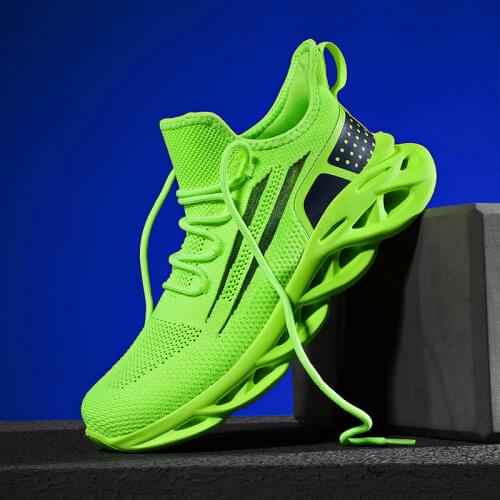 2020 Man Sneakers Light Mesh Breathable Platform Casual Shoes Summer Chunky Trend Fashion Mens Shoes Casual Black White Green