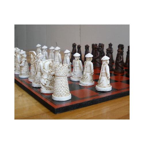 Tsing Dynasty 3D Chessman Grace Vingtage Chess with Nice Dragon Pattern Wood Box