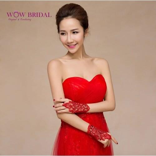 Wowbridal Ivory Red Short Wedding Gloves Wrist Length Fingerless Lace Appliques Sequins Bridal Gloves Cheap Wedding Accessories