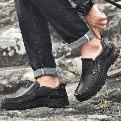 2021 New Fashion Comfortable Flat Retro Leisure Slip on Loafers Men Casual Lightweight Sneakers Footwrar Men Outdoor Sneakers