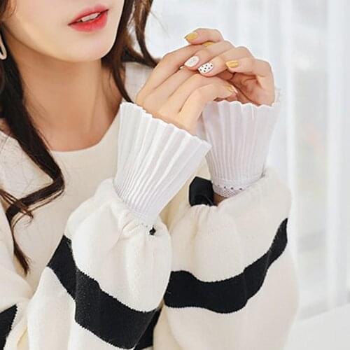 2Pcs Girls Fake Flare Sleeves Lace Fake Cuffs Wrist Warmers False Sleeves Thin Hollow Lace Pleated Ruffles Decorative Fake Cuffs