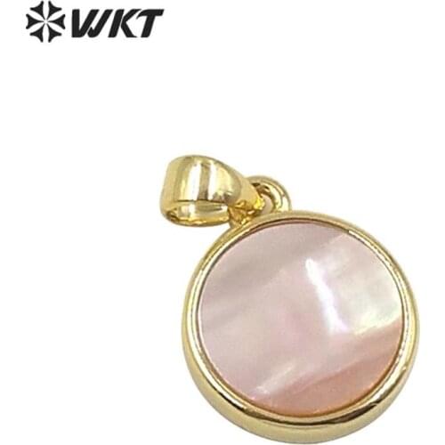 WT-JP186 Newest fashion gold bezel round shell pendant elegant tiny charm round shell pendant in bezel setting