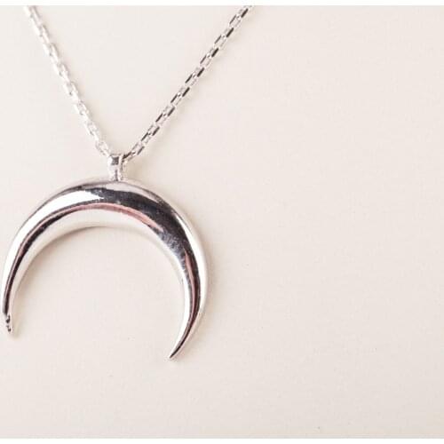 UM US JEWELRY Rhodium Plated Crescent Pattern 925 Sterling Silver Necklace