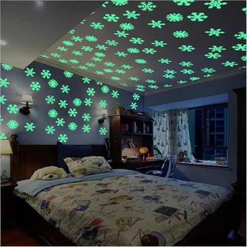50pcs/set Colorful Luminous Snowflake Wall Sticker Glow In The Dark Wall Decal for Kids Baby Room Roof Ceiling Fluorescent Mural