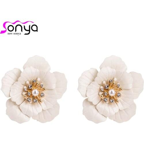 MWsonya Stud Earrings