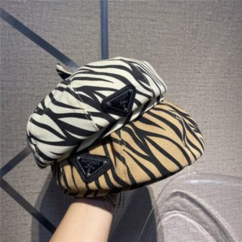 Womens hats zebra pattern hats womens autumn and winter berets Japanese retro British pumpkin painter hats beanies