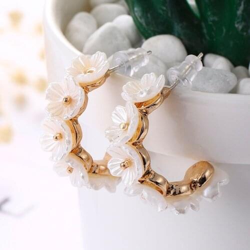 Spring Series Earrings Korean Cute Petal Hoop Pearl Earrings Fashion Round Flower Statement Wings Earrings Jewelry Gift