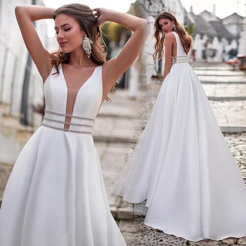 Fantastic Satin V-neck Neckline A-line Wedding Dresses With Beadings Waistline Button Down Bridal Dress vestito da sposa