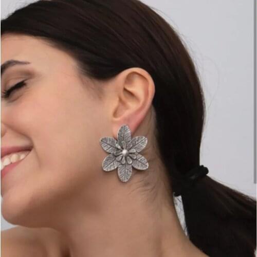 HuaTang Vintage Metal Flower Stud Earrings for Women Ethnic Silver Color Alloy Floral Earrings Charming Jewelry Brincos 19655