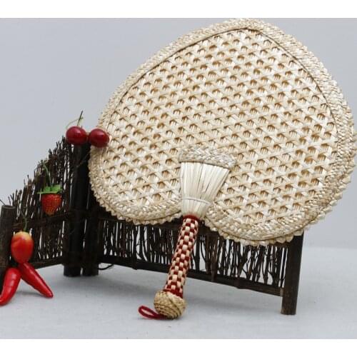 30Pcs/Lot Retro Straw Braided Cattail Leaf heart-shaped Fan Handmade Straw Innovative Woven Hand Held Wind Fan Wholesale