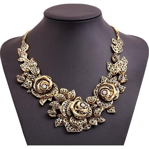 LZHLQ Vintage Hollow Flower Rhinestone Necklaces Fashion Women Clavicle Necklace Chain Plated Metal Trendy Jewelry Accessories