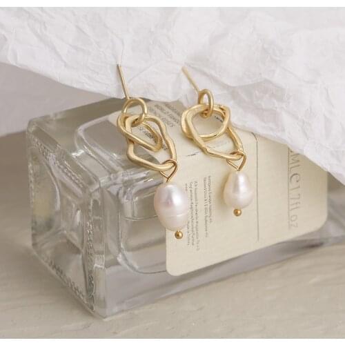 New Fashion Baroque Pearl Earrings Temperament Personality Versatile Pendant Earrings Elegant Jewelry For Women Wedding
