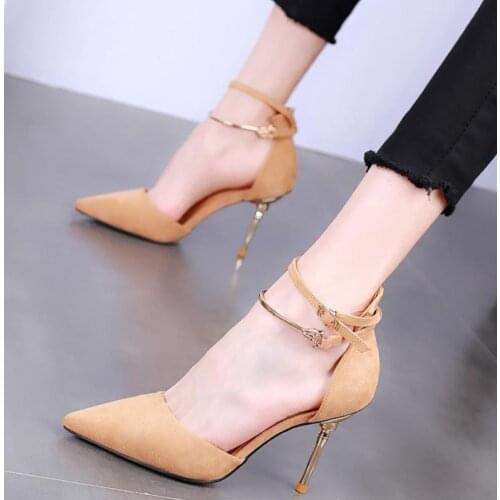 The new small, crisp, pointed, one-button shoe for the summer of 2019 is a stylish all-in-one for women