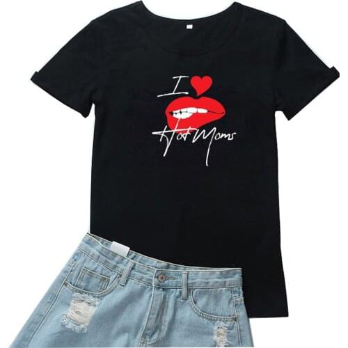 I Love Hot Moms Women Tshirt Funny Red Lips Print Graphic T Shirts for Women Tops Gothic Fashion Short Sleeves Mujer Camisetas
