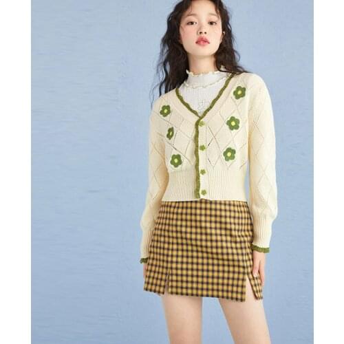 Women Knitted Cardigan, Argyle and Floral Pattern V-neck Button-down Tops, Beige/ Purple