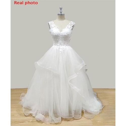 2021 V-neck Princess Ball Gown Wedding Dress With Tiered Tulle Skirt White Customize Bridemaids Dresses For Bride