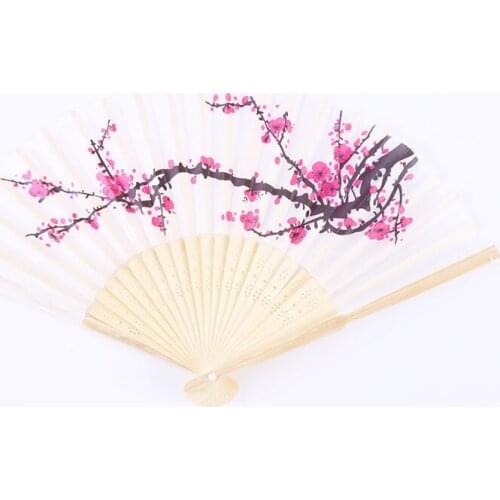 Createive 2019 Personalized Wedding Date Names Plum Flower Chinese Silk Hand Fan With Luxury Gift Box For Wedding