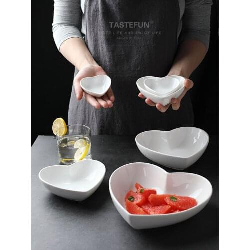 Ceramic love heart-shaped bowl creative snacks, fruits, salads, dessert bowls pure white pudding bowl baking mold bakeware