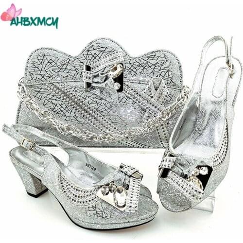 Latest Nigerian Design African Women Shoes and Bag Set in Silver 2021 Christmas Party Sandals with Evening Bag
