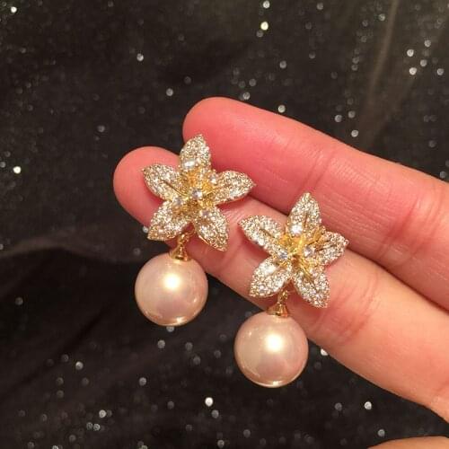 YAOLOGE Wholesale Gold Color Flower Pearl Drop Earrings For Women Geometric Alloy Earrings Gift Fashion Party 2021 Trend Jewelry