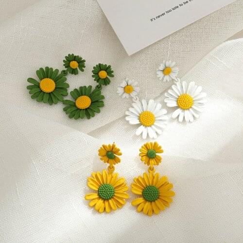 Korean Temperament Daisy Flower Clip on Earrings Summer Yellow White Long Flower Clip Earrings Without Piercing Women Party