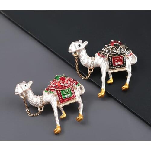 2021 New Fashion Metal Dripping Acrylic Camel Brooch Girl Cute Animal Brooch Popular Brooch Creative Accessories