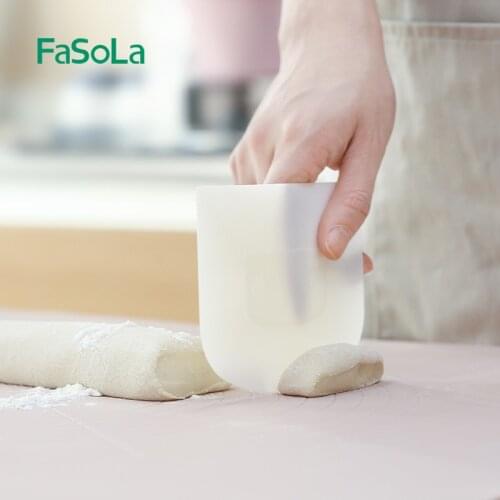 Japanese Dough Scrapers Cream Smooth Cake Spatula Baking Scraper Multipurpose Kitchen Scrapers for Pizza Dough Pastry Cake