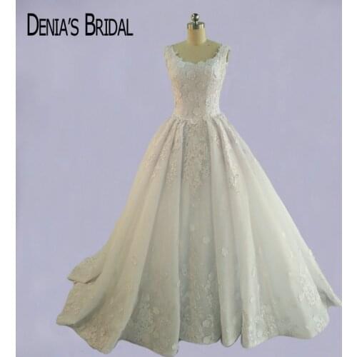 2018 Beautiful Ball Gown Wedding Dresses with Scoop Neckline Beaded Floor Appliques Court Train Length Bridal Gowns