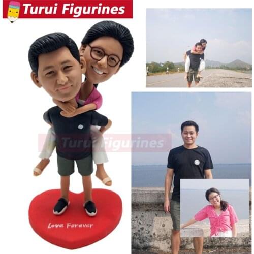 The groom carries the bride on his back figurines custom bobblehead for cake topper wedding gifts decorations dolls