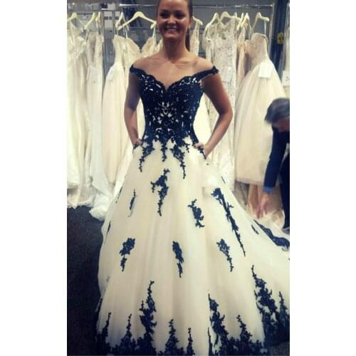 Gothic White And Black Wedding Dress With Sheer Scoop Neck A Line Lace Wedding Gown Vintage Country Tulle Formal Dresses vestido