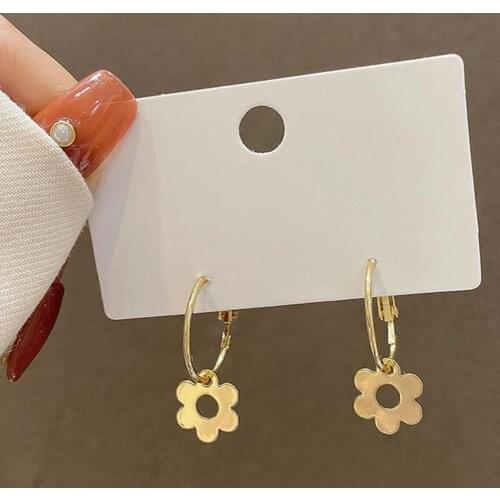 Simple New Fashion Metal Earring Romantic Earring Ornament Romantic Alloy Hollow Out Flower Round Hoop Earring for Holiday