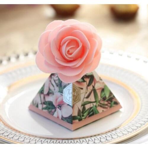 50Pcs Creative Triangular Pyramid Flower Style Giveaways Box Wedding Favors Candy Boxes Bomboniera Party Gift Box Chocolate Box
