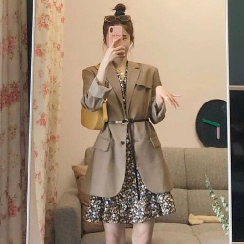 In the early spring of 2021, wear the new female port style retro chic small fragrance suit and light mature professional two-pi