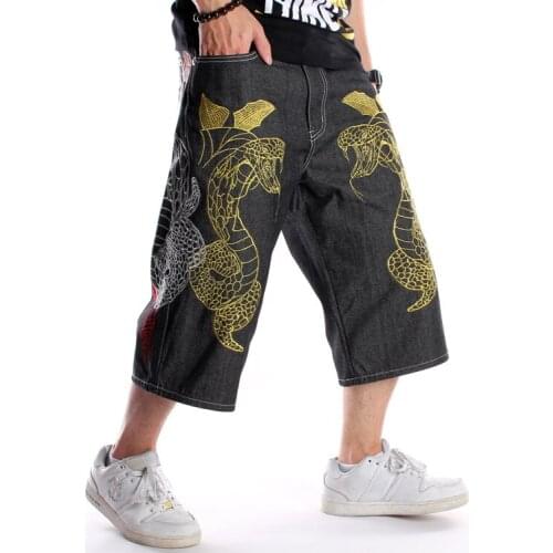 Loose Wide Leg Men Short Jeans Hip-Hop Male Skateboard Swag Baggy Capri Pants Black embroidery Denim Shorts Big Size 46