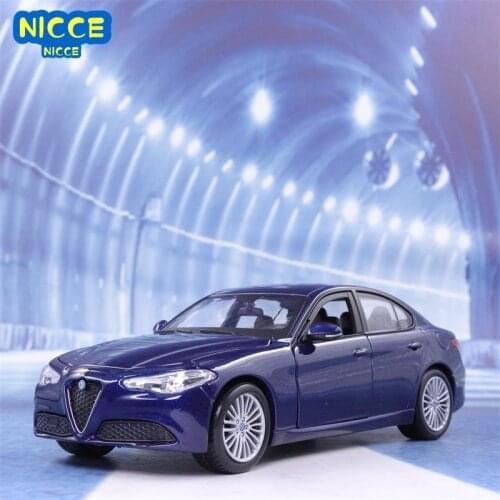 1:24 Alfa Romeo Giulia Sports Alloy Car Model Diecasts & Toy Vehicles Metal Toy Car Model High Simulation Collection Kids Gift