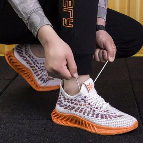 Summer mens shoes flying woven breathable sports shoes 2021 new trend casual shoes fashion mesh running shoes