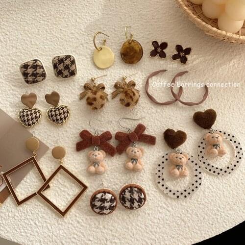 Hot Selling Delicate Enamel Cotton Plaid Drop Earrings Winter Trendy Cloth Resin Pompon Wood Flower Earrings For Women Gifts