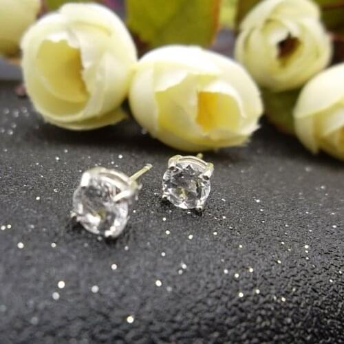 Lanzyo Earrings With Stones