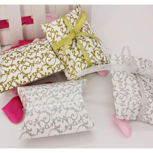 50pcs Gold and Silver Flower Pillow Shaped Candy Box Bag New Craft Paper Wedding Favor Gift Boxes Pie Party Box Bag