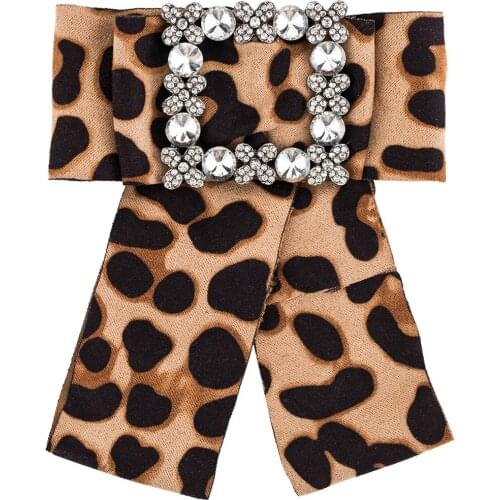 New Sexy European Vintage Pearl Crystal Bow Tie High Quality Brooch Leopard Print Fabric Bowties for Women Collar Neck Ties