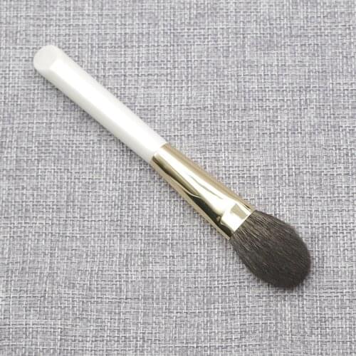 K168 Professional Handmade Makeup Brushes Soft Blue Squirrel Goat Hair Highlighter Brush White Handle Cosmetic Make Up Brush