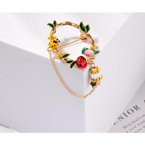 Blucome Newest Gold Color Wreath Shape Brooches Enamel Copper Corsage for Women Suit Collar Clip Pins Wedding Party Jewelry Gift