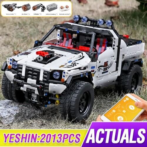 MOULD KING 18005 High-Tech APP RC Off-road Car The APP Motorized Silver Flagship Truck Building Blocks Kids Christmas Toys Gift