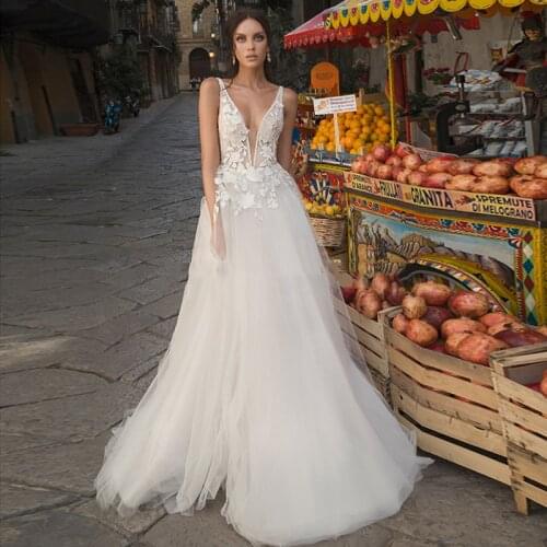 Eightree Lace Wedding Dresses A-Line Boho V Neck Appliques Wedding Gown Beading Bohomian Bride Dresses Backless Vestido De Noiva