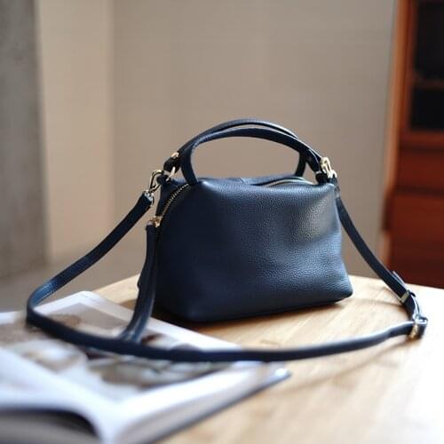 Womens New Simple Wide Cowhide Leather Bag With Shoulder Layer, Handbag, Leather Portable Leisure Travel Bag Brown