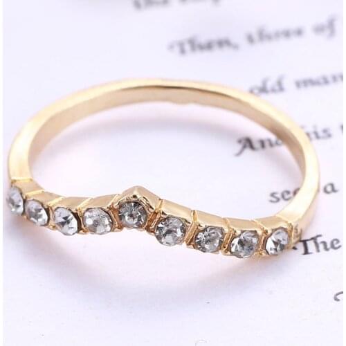 Unique Design Ladies Jewelry Korean V Shaped Women Ring Gold Zircon Women Pinky Ring Anniversary Accessories New Banquet Ring