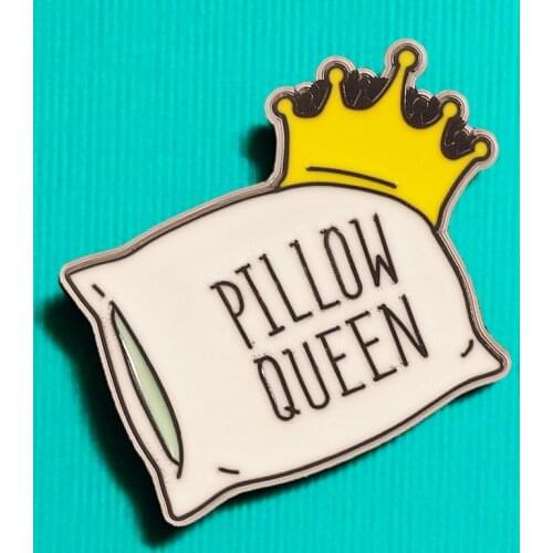 Pillow Queen Crown Enamel Brooch Pin Backpack Hat Bag Lapel Pins Badges Women Mens Fashion Jewelry Accessories