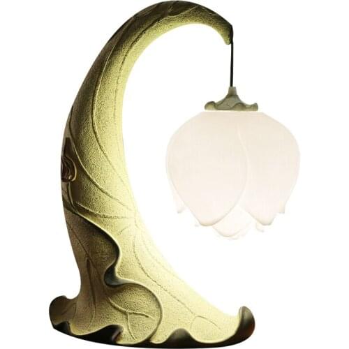 Style lotus lamp table lamps creative personality retro bedroom study desk desktop Lotus lotus leaf Resin table lights ZS145